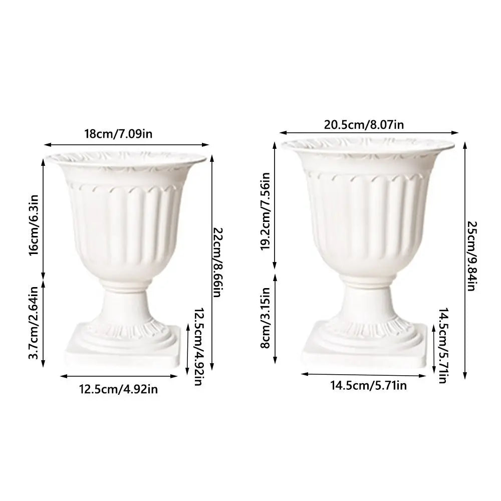 urnes decoratives antiques pots fleurs blancs canelures sculptees intérieur salon decoration