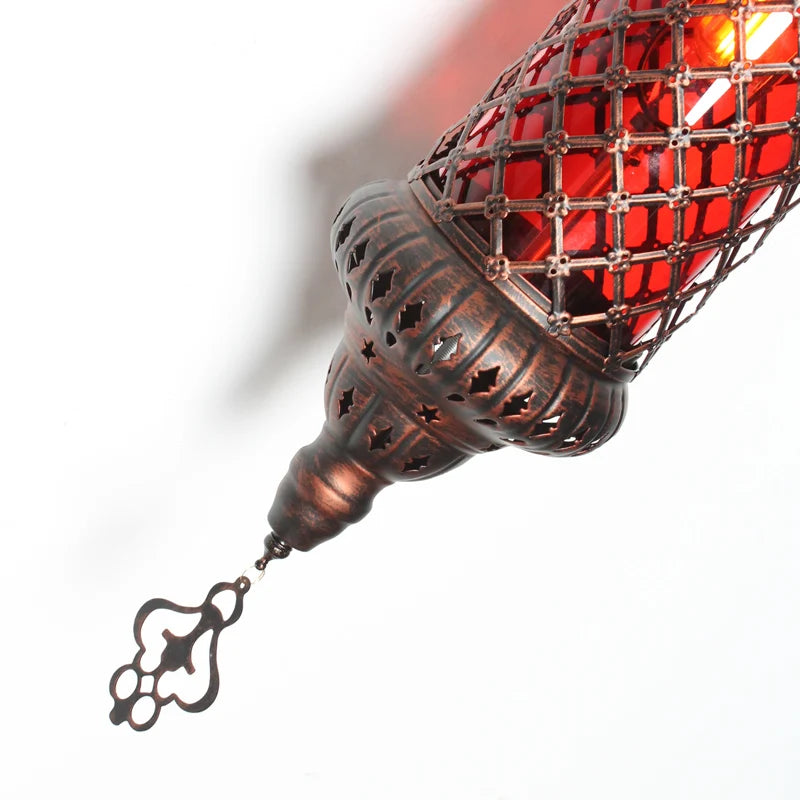 lampe suspendue vintage bronze rouge maille métallique chaîne restaurant chambre couloir motifs géométriques