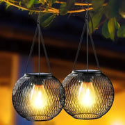 lanterne solaire extérieure métal noir ajourée lumière jaune décoration jardin festive rustic
