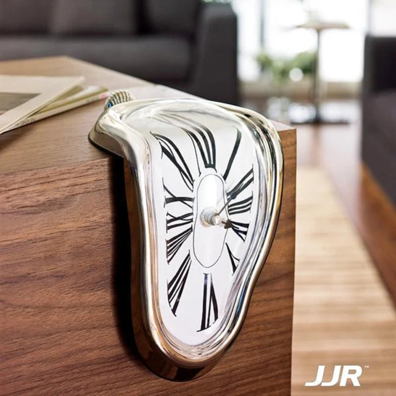horloge décorative métallique déformée chiffres romains surréaliste chambre salon
