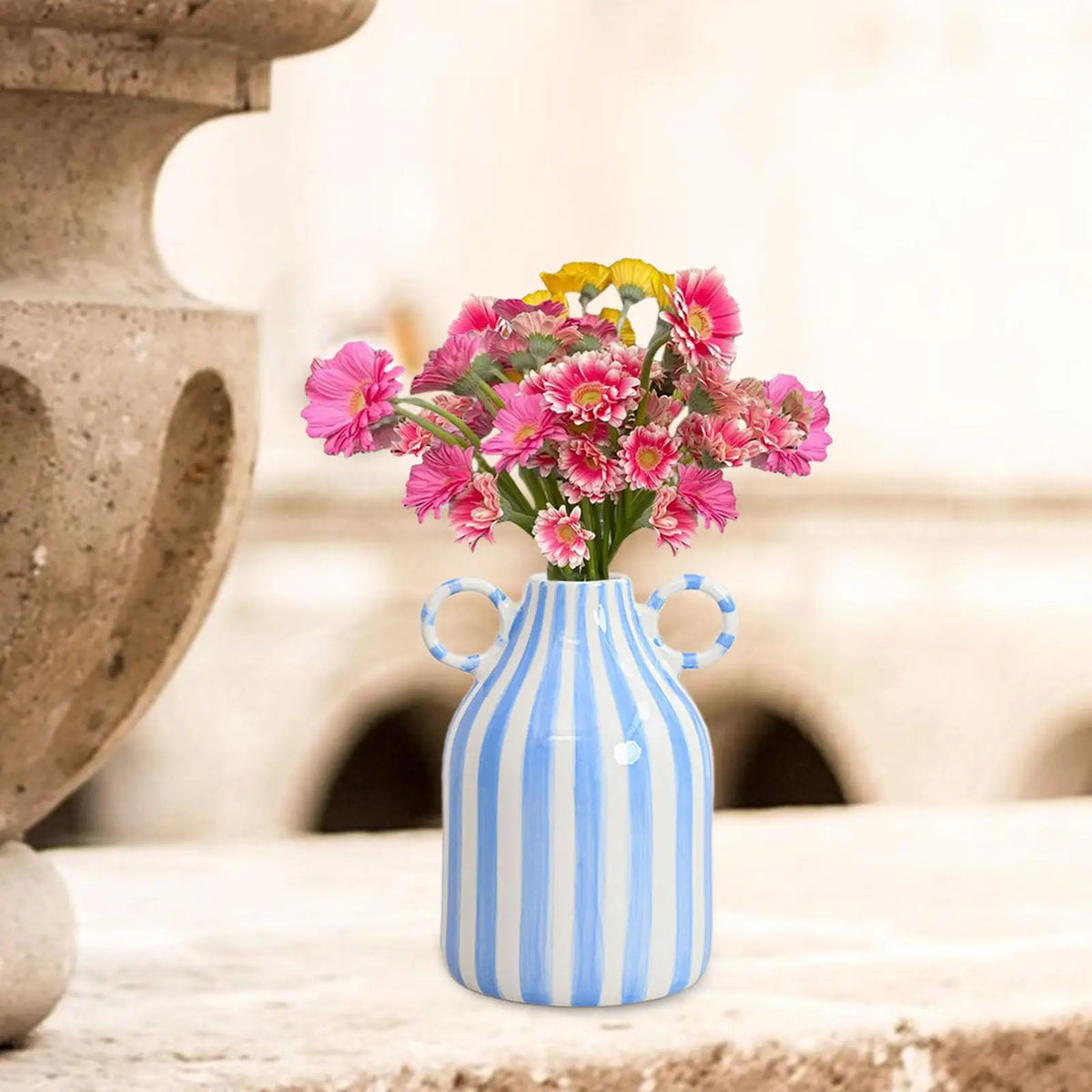 vase decoratif porcelainne stripes motif visage stylise decoration table centerpiece fleurs