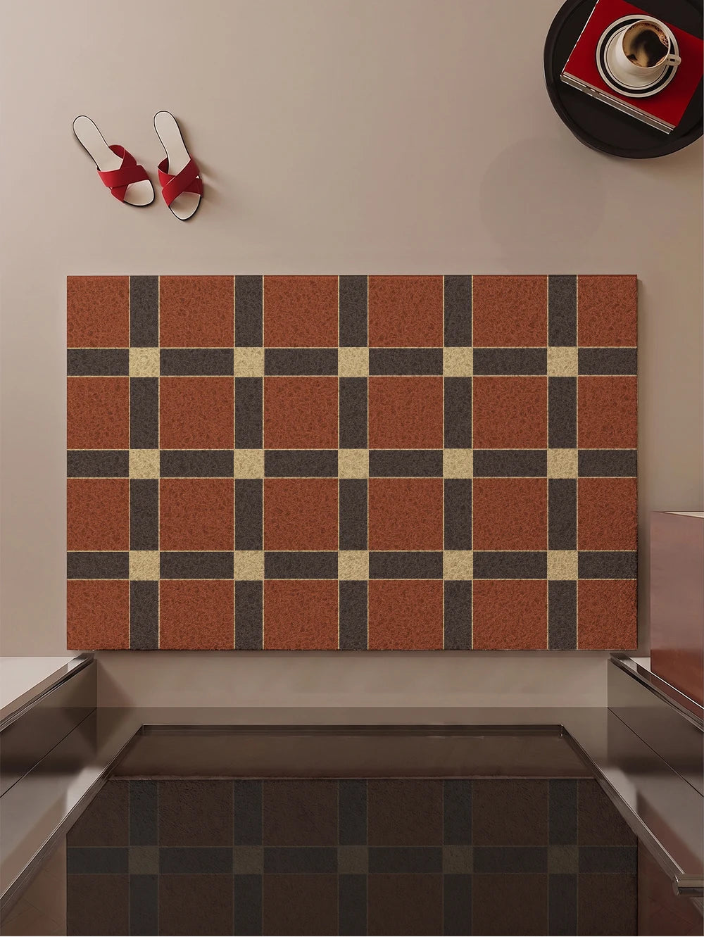 tapis antidérapant moderne carreaux géométriques rouge noir beige pvc sol couloir extérieur