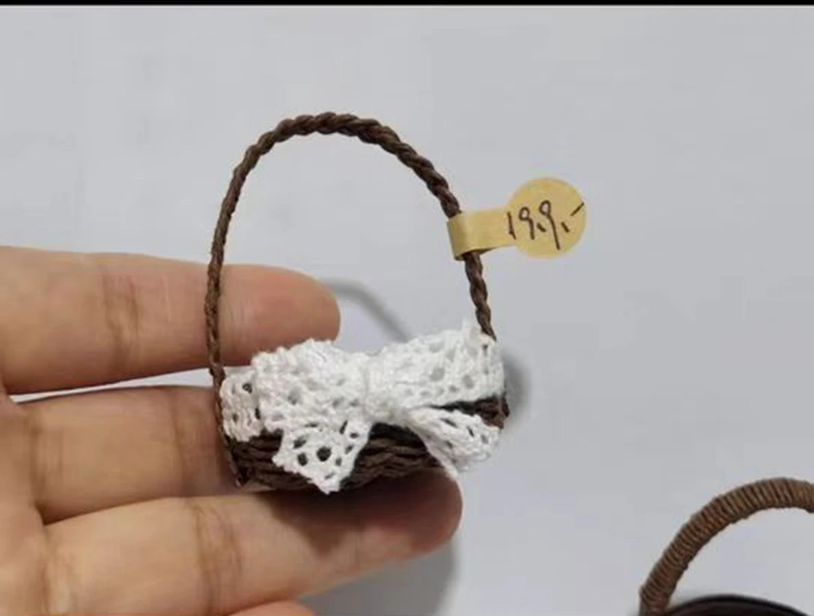 miniature panier osier rustique accessoires maison poupée décoration rangement paille naturel artisanal