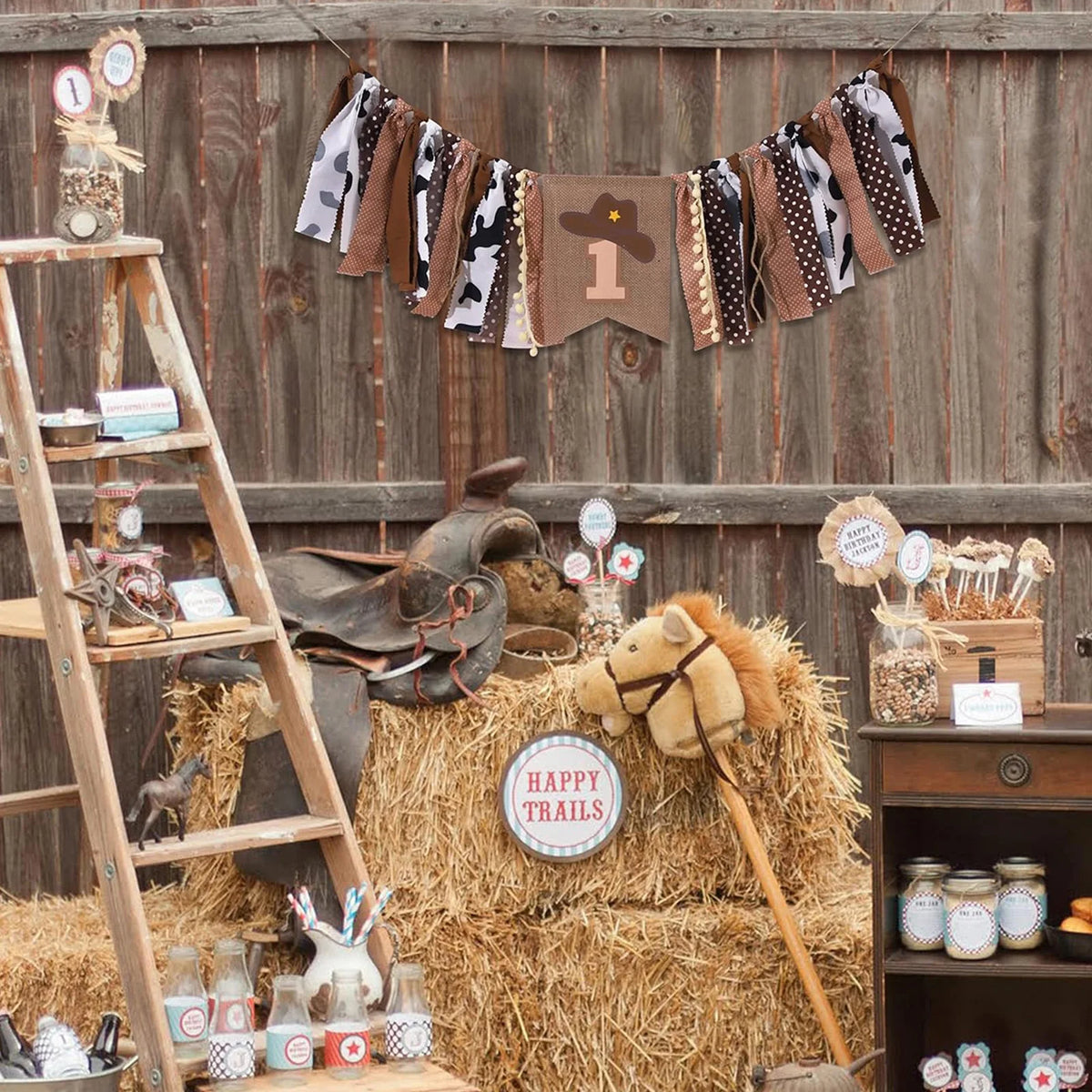 décoration anniversaire thème cow boy set haut chaise bannières gâteau bonnet tissu burlap pompons