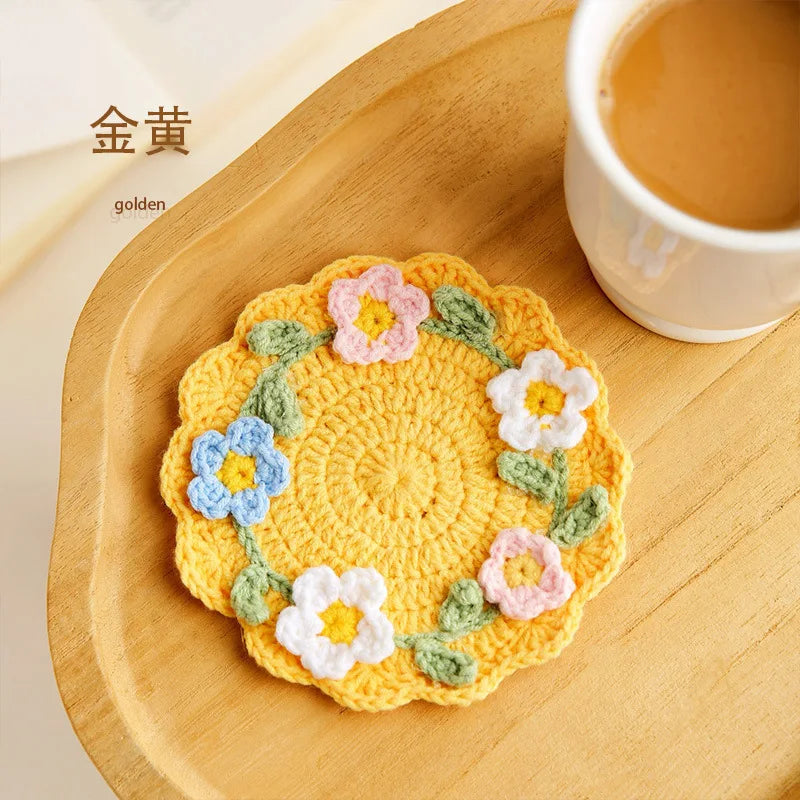 coussin tasse main motif fleurs artisanal rose beige violet bleu ciel doré blanc