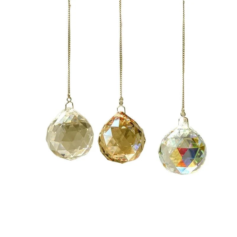 décoration extérieure boule cristal transparente dorée chaîne métallique cloche verre facettée moderne atrape soleil