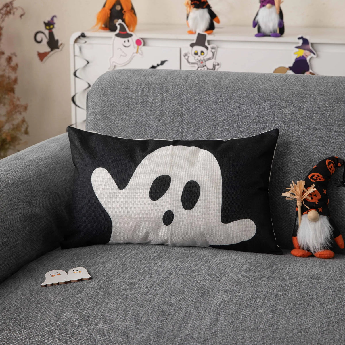 housses d'oreiller fantômes imprimées décoration halloween noires blanches adhésives maison hospitalières