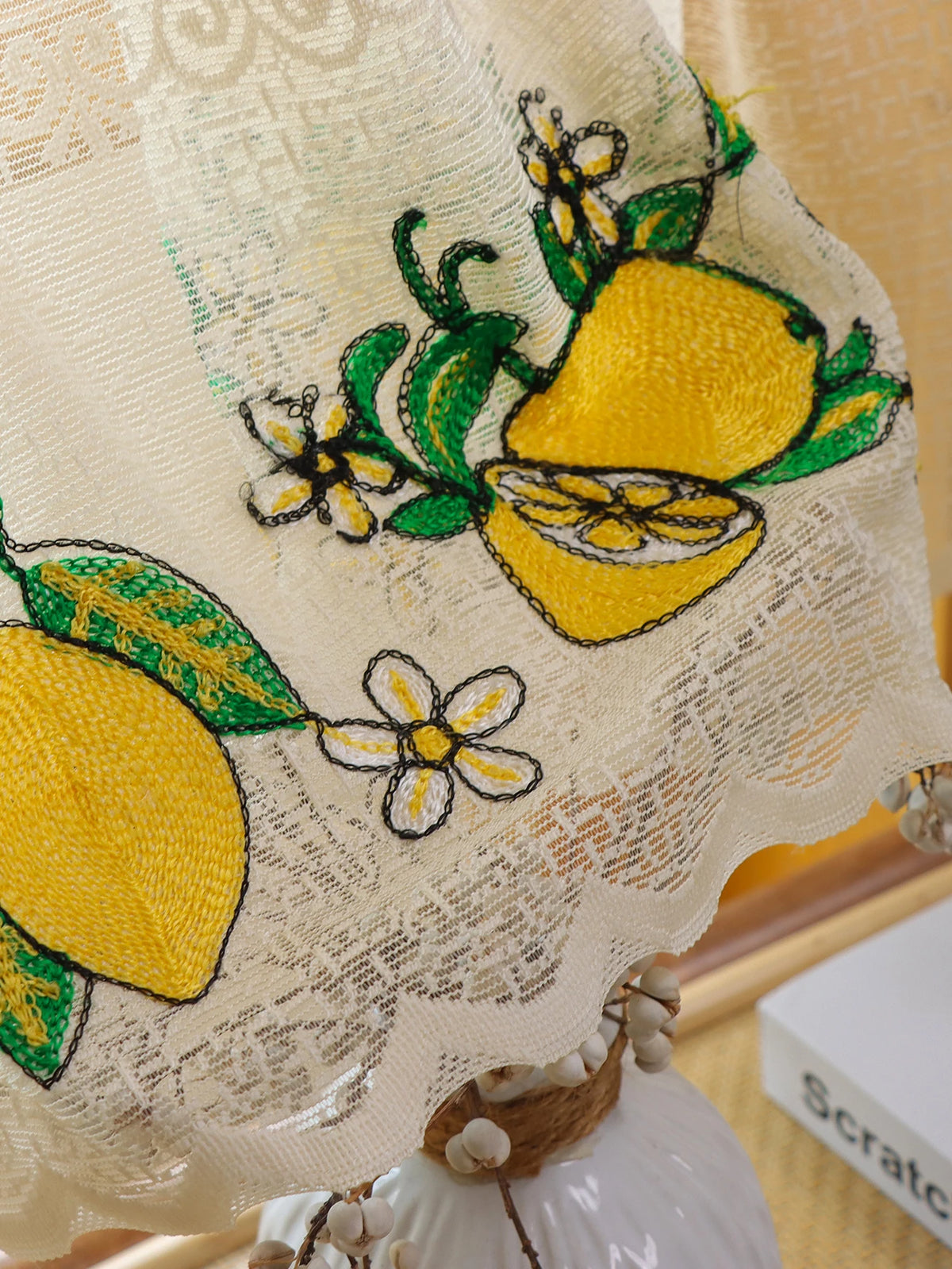 rideau brodé citrons fleurs vintage semi transparent blanc jaune vert beige