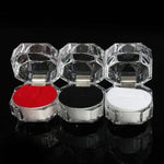 boîte bijoux transparente facettée moderne adhésif poudre blanche rouge noire élégante internes