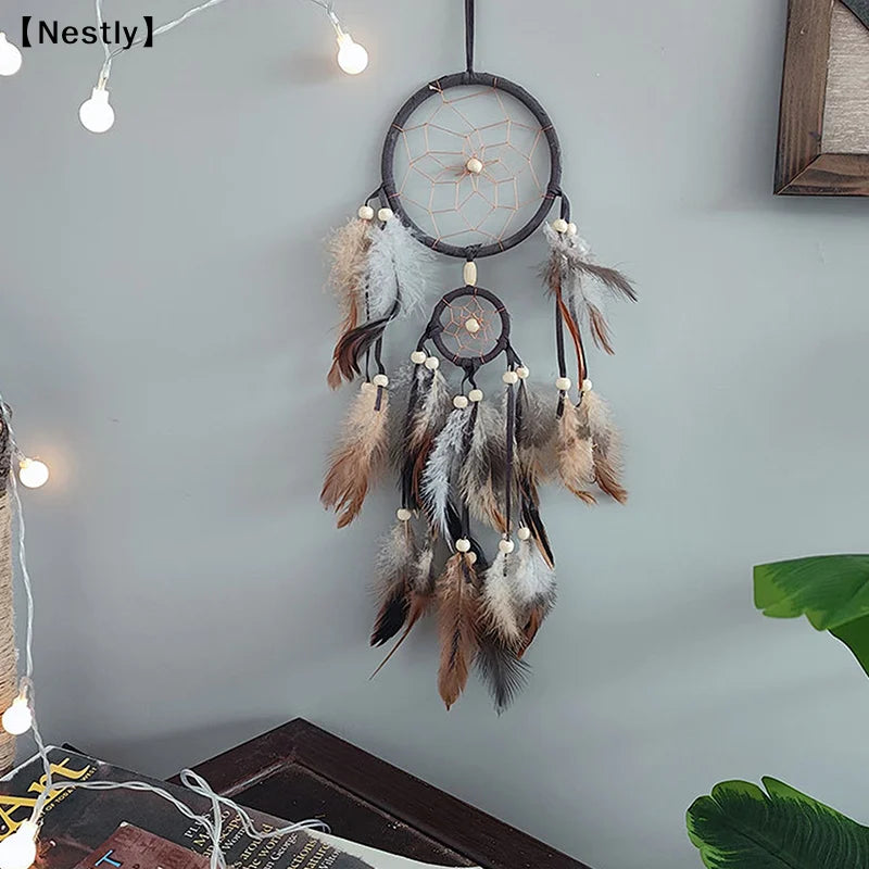 attrape rêves traditionnel plumes noir bleu beige marron gris decoration interieur artisanal