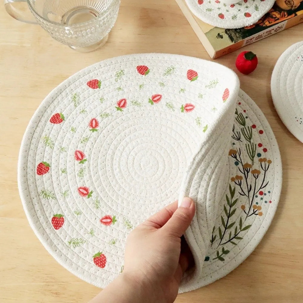 tapis table boho blanc motifs fraises feuilles fleurs colorées 12cm 18cm 24cm 30cm