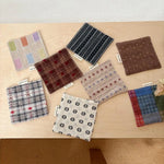 serviettes table marron gris noir bleu vert blanc carreaux points rayures flocons moderne rustique