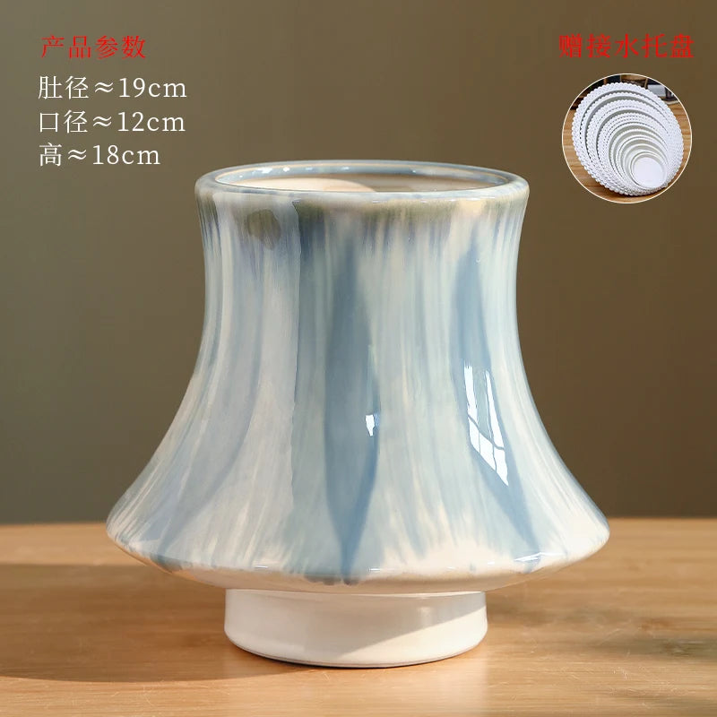 Vase moderne en céramique bleu et gris avec un motif marbré, idéal comme décoration d'intérieur ou comme contenant pour des fleurs.