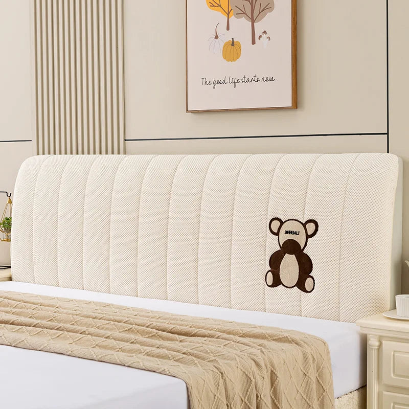 coussin tête lit matelassé motif ours beige rose clair décoration chambre moderne confortable