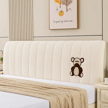 coussin tête lit matelassé motif ours beige rose clair décoration chambre moderne confortable