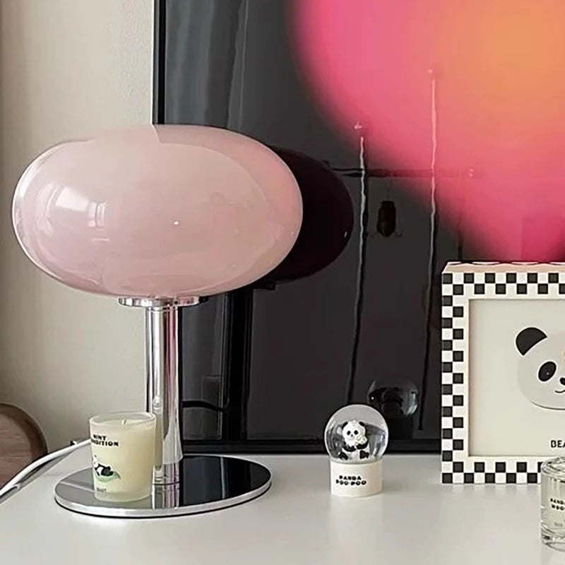 lampe table moderne minimaliste rose pâle beige clair verre dépoli pied métallique base métallique