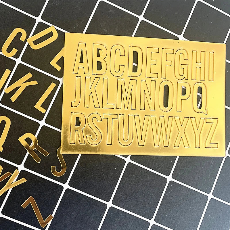lettres alphabet or relief pochoir decoratif artisanal alphabet anniversaire mariage remise diplomes festif doré