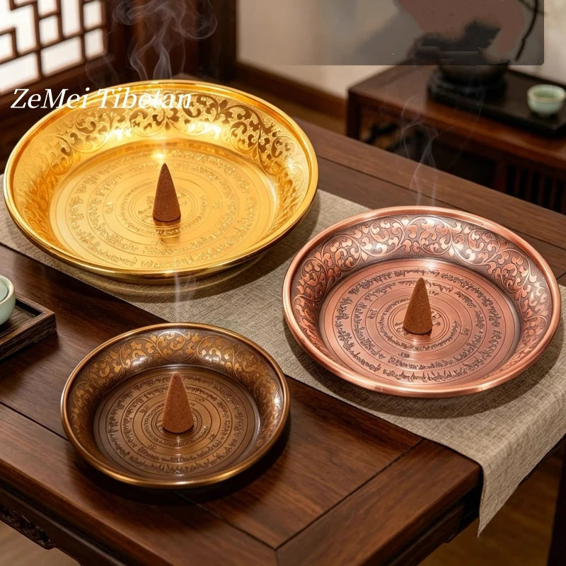 assiettes decoratives ornementales emailees motifs floraux geometriques opalescentes artisanat traditionnel bouddhiste