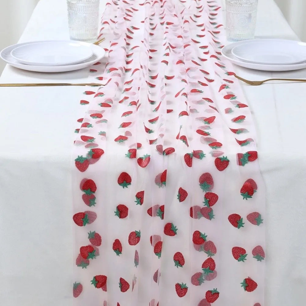 table table rose fraises feuilles vertes transparente moderne mariage festif