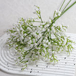 décoration intérieure bouquet blanc petites fleurs naturel maison anniversaire mariage baby shower