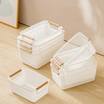 paniers rangement blanc jaune bleu rose noir maille fine moderne pratique poignées bois
