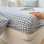 protège matelas carreaux bleu clair gris clair rose clair jaune clair vert clair classique