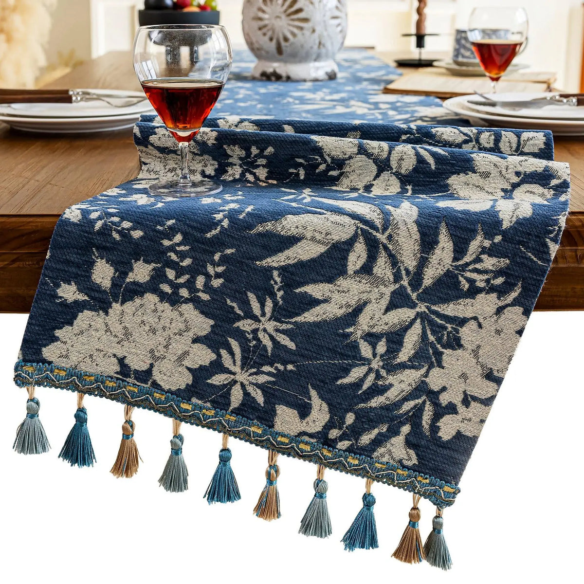 chemin table bleu marine blanc motif fleurs tissé franges classique rustique maison