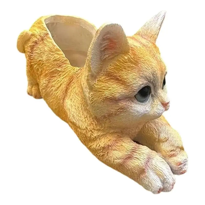 statue chat réaliste gris orange taches pelage ouvrage central planter plantes artificiellements