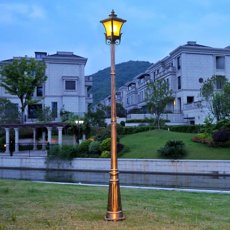 lampe rue marron foncé classique ornements détails sculptés base solide extérieure ip65 led aluminium