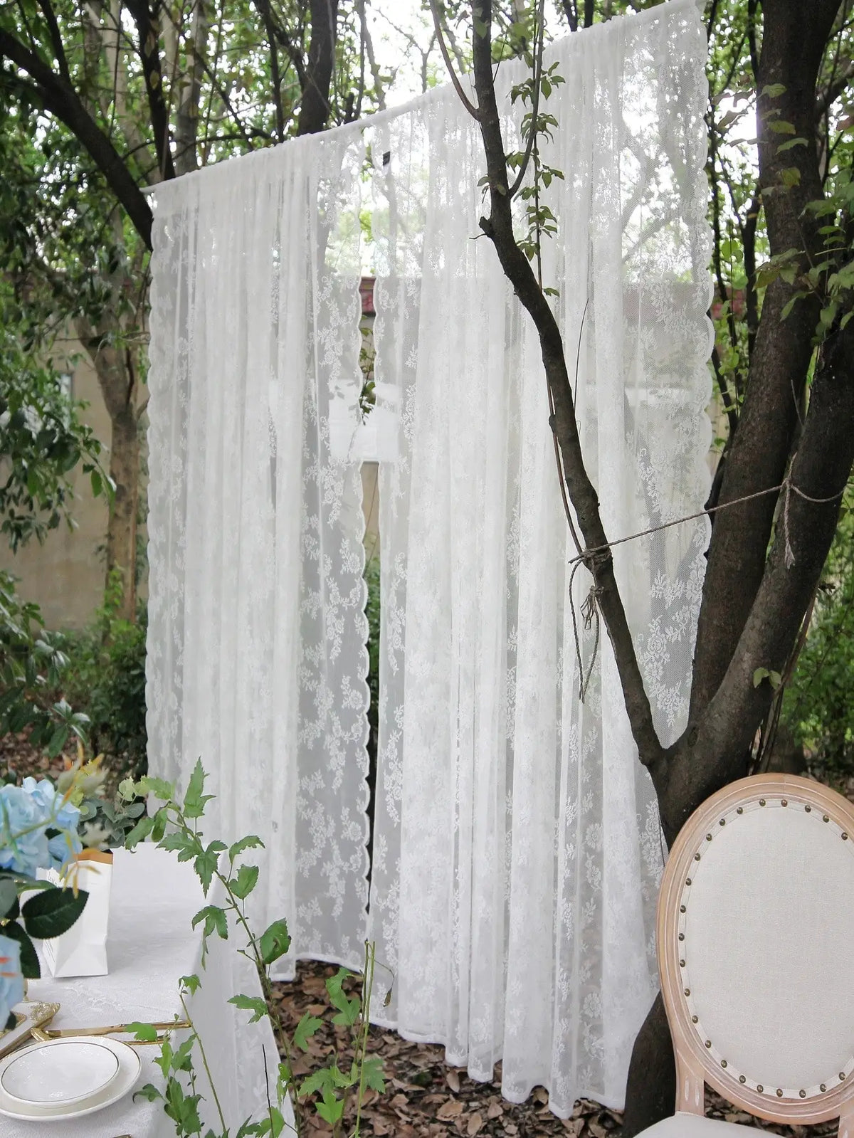 rideau dentelle motif floral blanc semi transparent romantique vintage chambreôtel