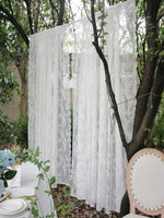 rideau dentelle motif floral blanc semi transparent romantique vintage chambreôtel