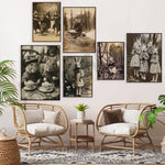 Cette galerie d'images vintage en noir et blanc crée une ambiance chaleureuse et nostalgique dans cet espace de vie apaisant et verdoyant.