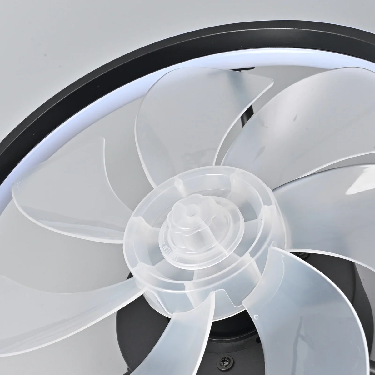 ventilateur lampe led noir blanc moderne télécommande lames transparentes chambre maison