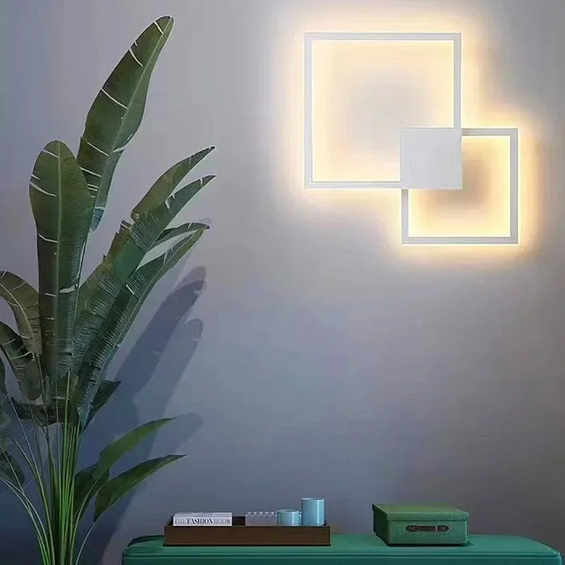 Installation de l'applique murale LED sur un mur de salon
