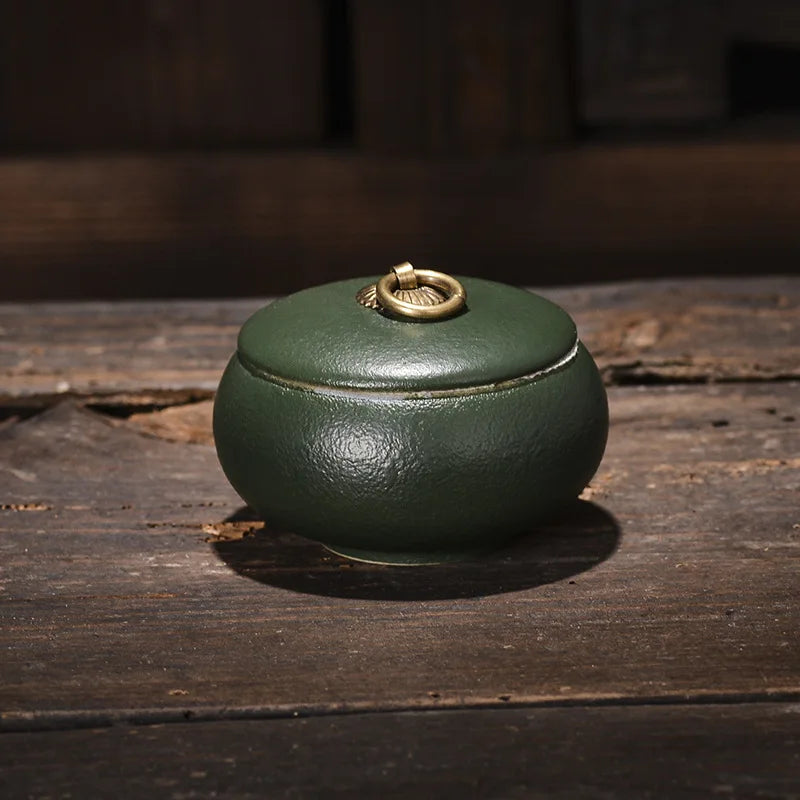 pot thé céramique classique poignée métallique couvercle texture grainée décoratif