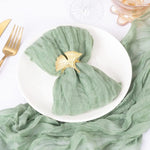 serviettes crêpe vert pastel serviettes table mariage classiques anneaux métalliques fleurs artificiellesétalesétales