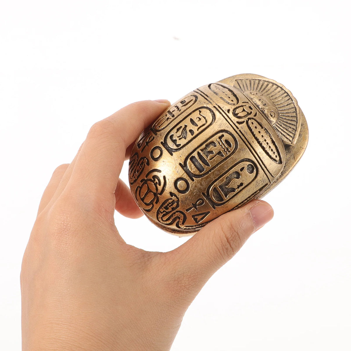 figurine égyptienne ancienne scarabée doré gravé décoration intérieure réplique antique hiéroglyphes résine éléganceambre