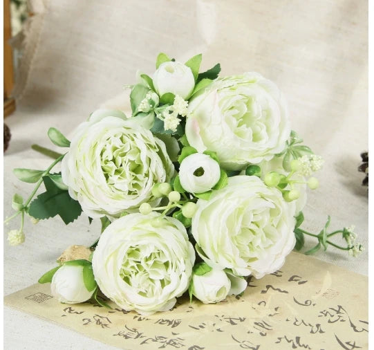 décoration mariage bouquet fleurs artificielles soie vertes blanches intérieur rustique naturel