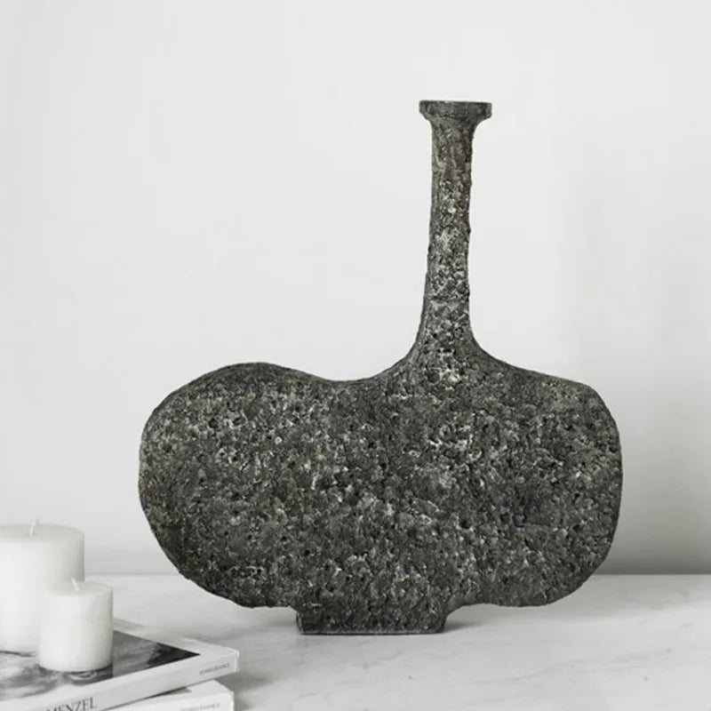 céramiques décoratives abstraites minimalistes sculpture intérieure bougies livres noir gris beige