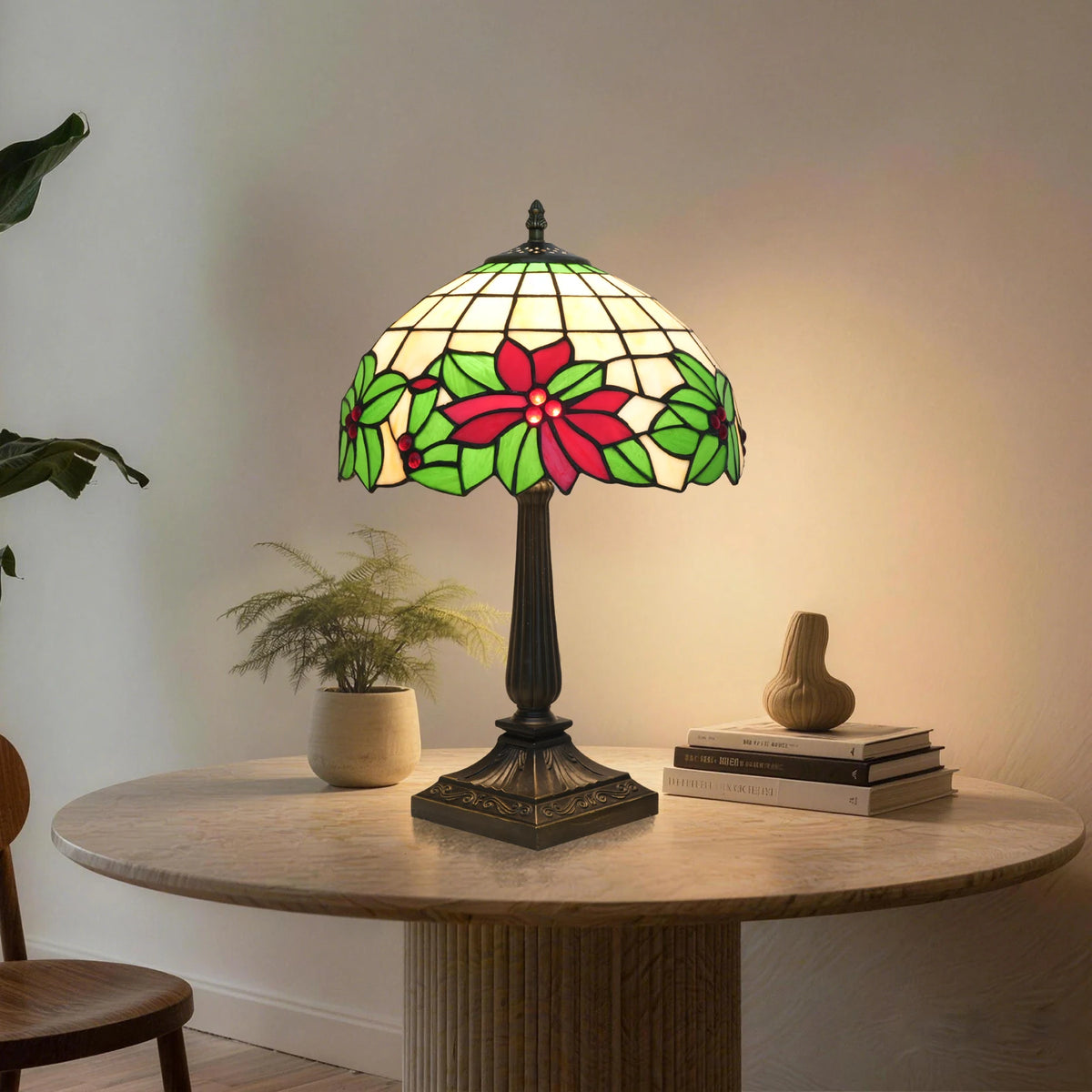 lampe table tiffany fleurs stylisées motifs géométriques vert rouge beige