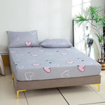 drap housse matelas gris clair motif coeur rose blanc moderne coton polyester chambre adulte