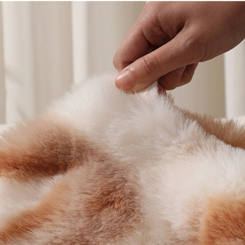 coussins décoratifs moderne peluche rayures horizontales blanc marron clair beige adhésifs