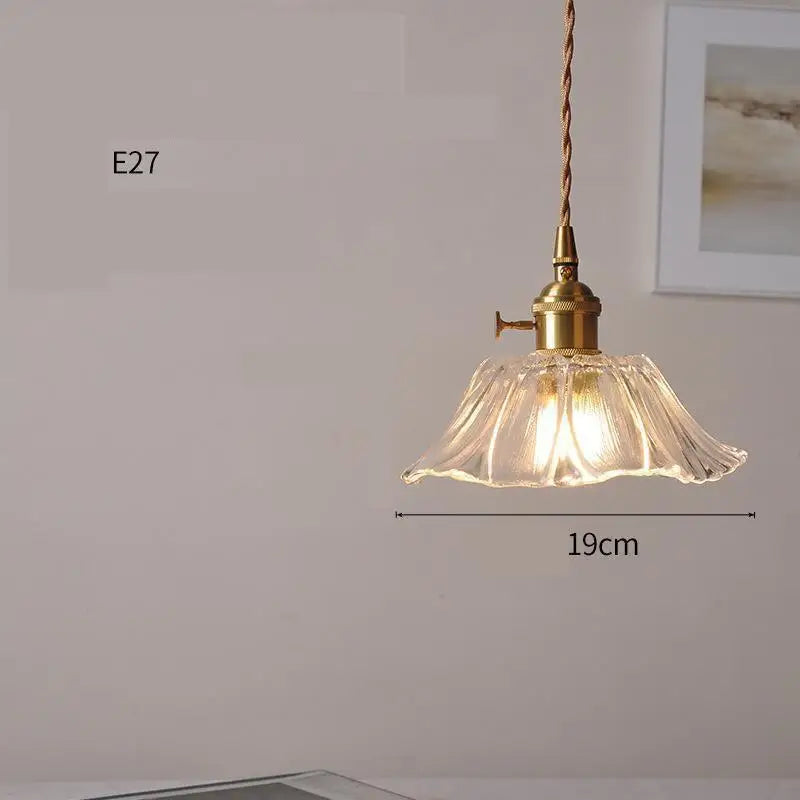 lampe suspendue artisanale vert rouge rose blanc texture fleur vintage métal chaîne ampoule chambre