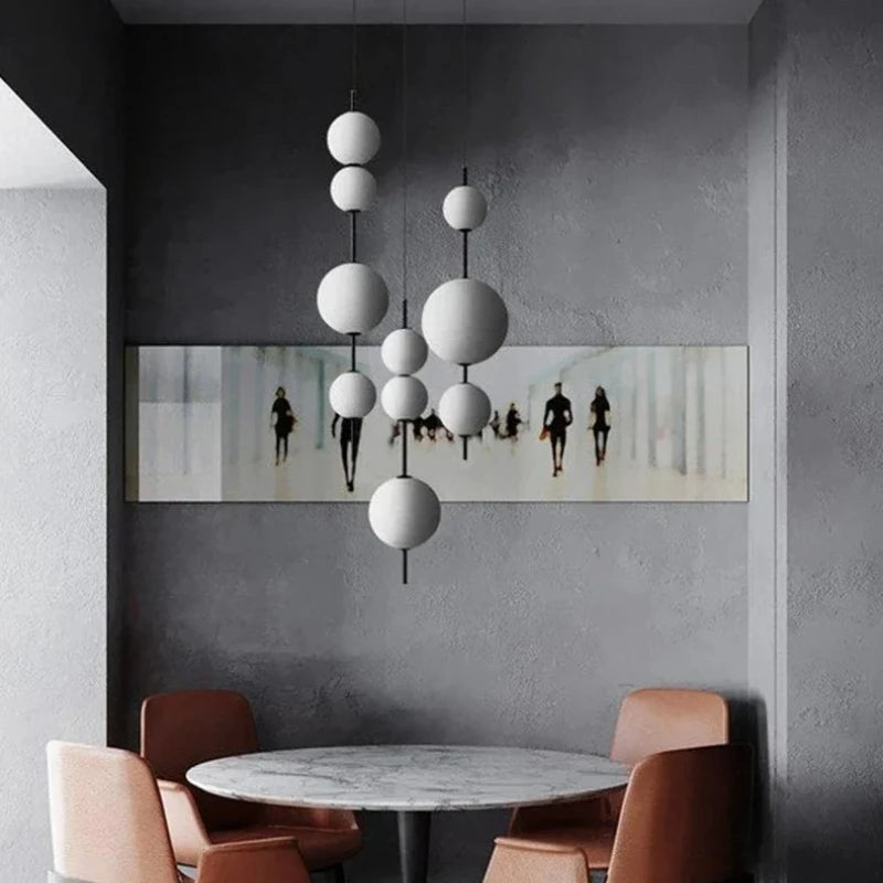 suspension lumineuse moderne minimaliste blanc sphères simples matériaux apparents opaques salle bain salon restaurant