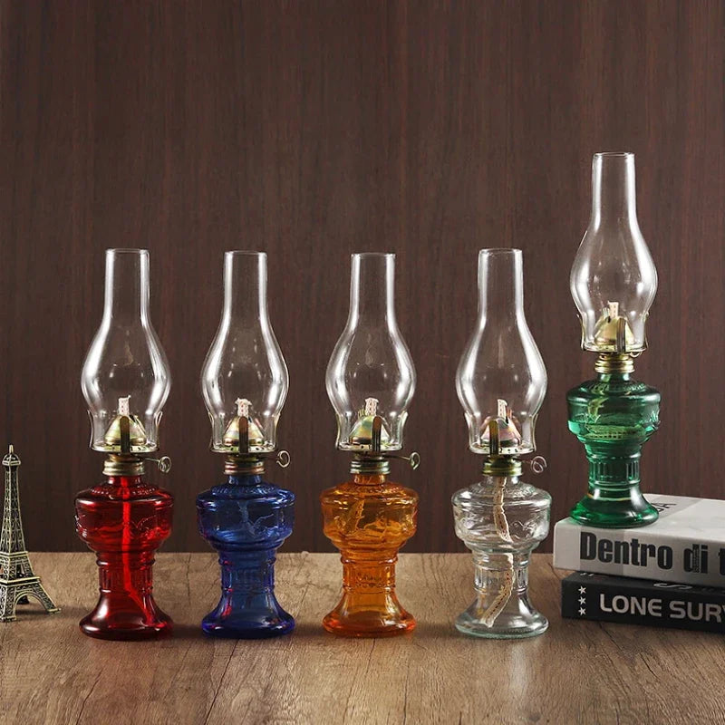 lampe huile verre transparent ancienne motifs décoratifs aiguille pompe rouge orange bleu vintage