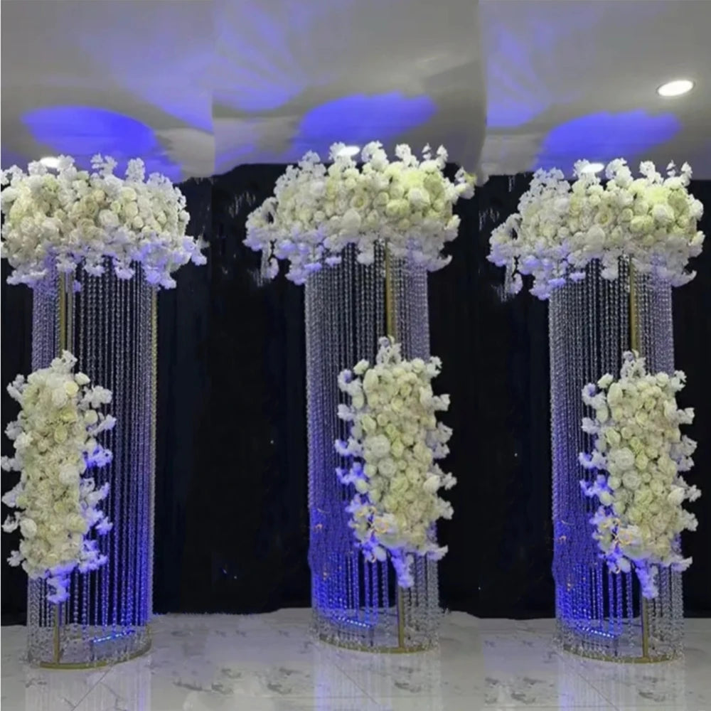 colonne décorative moderne élégante dorée blanche fleurs artificielles mariage décoration scène intérieure