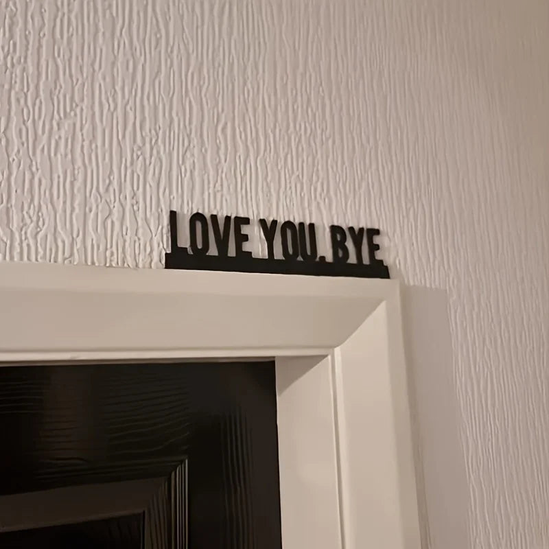 décoration murale plaque minimaliste LOVE YOU BYE noir lettres blanches salon contemporain sans électricité