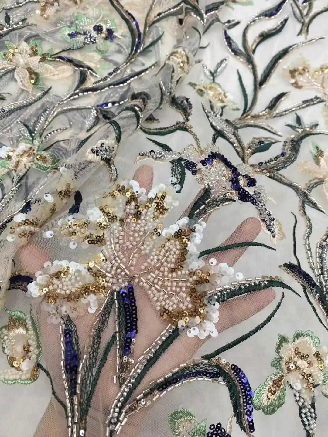tissu decoratif brode fleurs sequins gris vert bleu rose marron translucide elegance mariage party