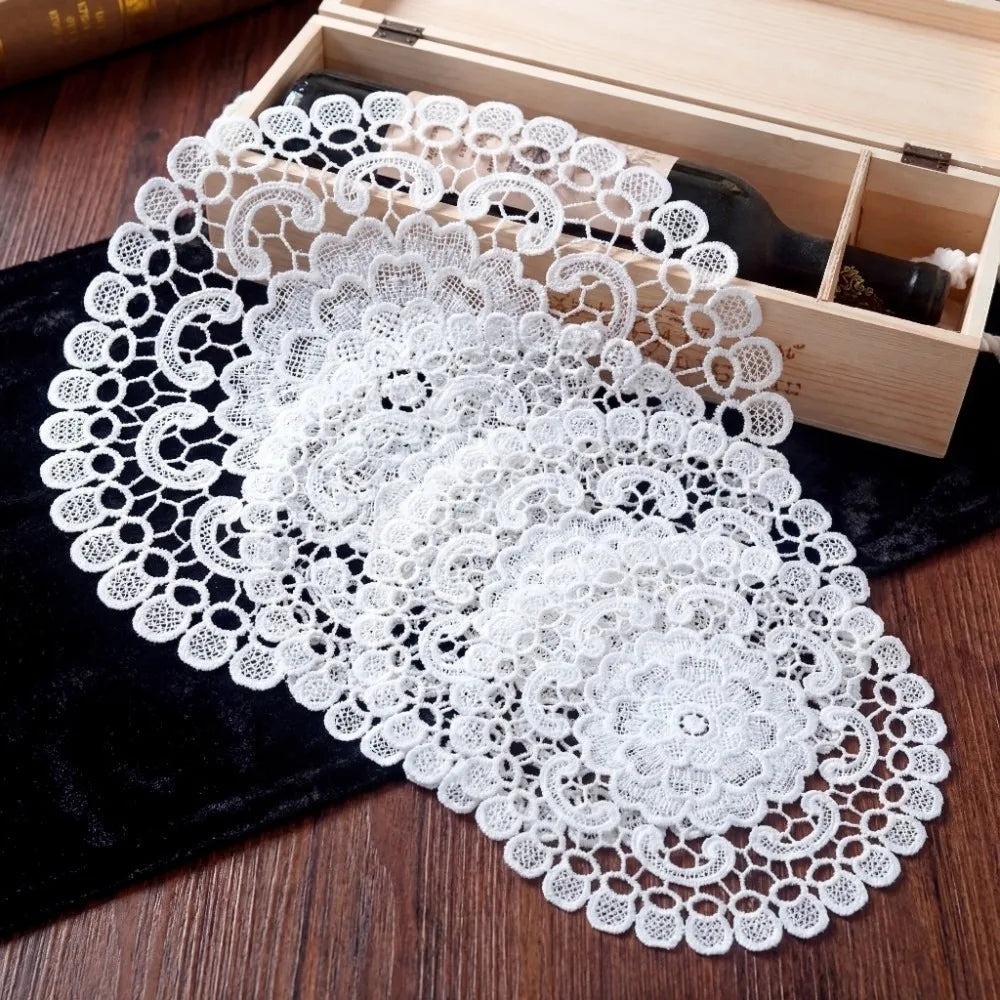 serviettes table dentelle fleurées traditionnelles réutilisables blancs opaques maison fêtes