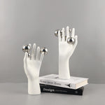 sculpture main humaine sphere argentee deco moderne blanc lisse brillante